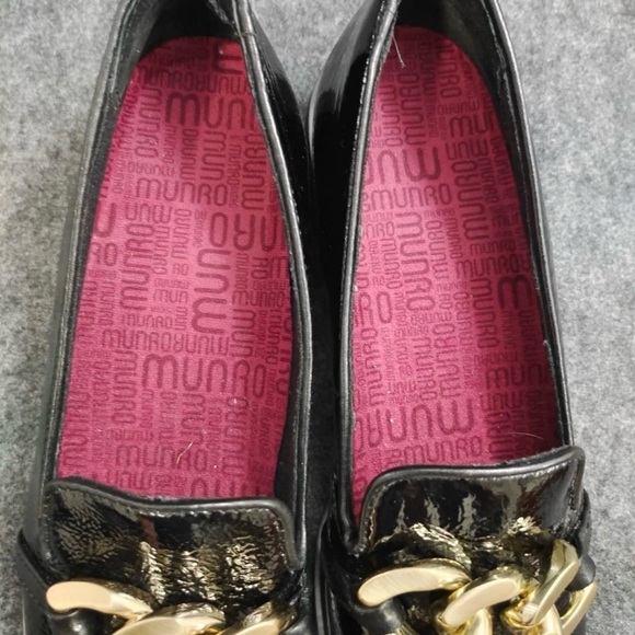 NWOB Women’s VIV Black Crinkle Patent Loafer Size US 8 - Picture 4 of 6